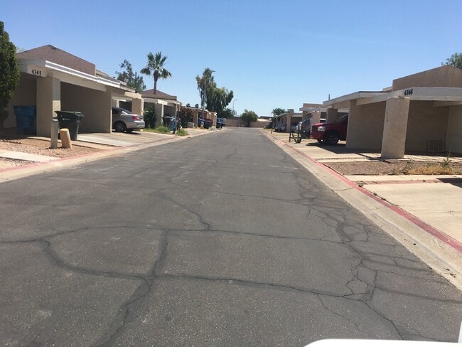 Photo - "Charming 2-Bed, 2-Bath Gem with Spacious 977 Sq Ft in Prime Phoenix Location – 4317 N 19th Dr!" Apartment