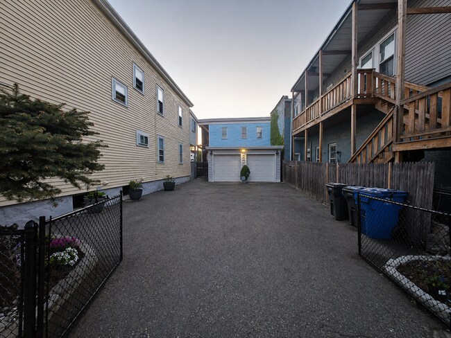 Building Photo - 48 Shawmut St