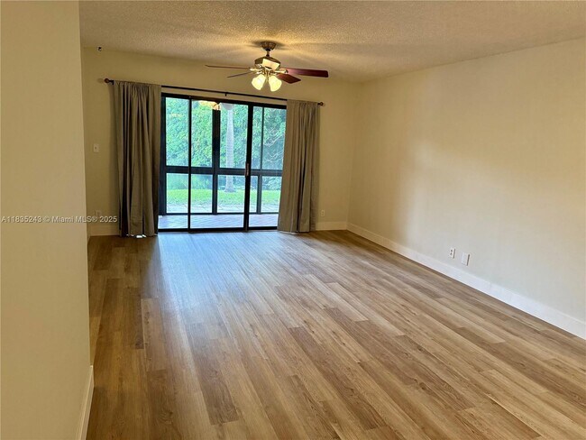 Building Photo - 3864 Carambola Cir N