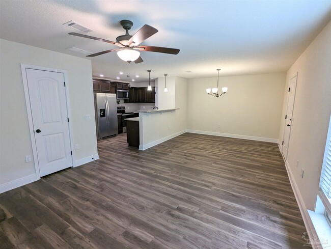 Building Photo - 5053 Peach Dr