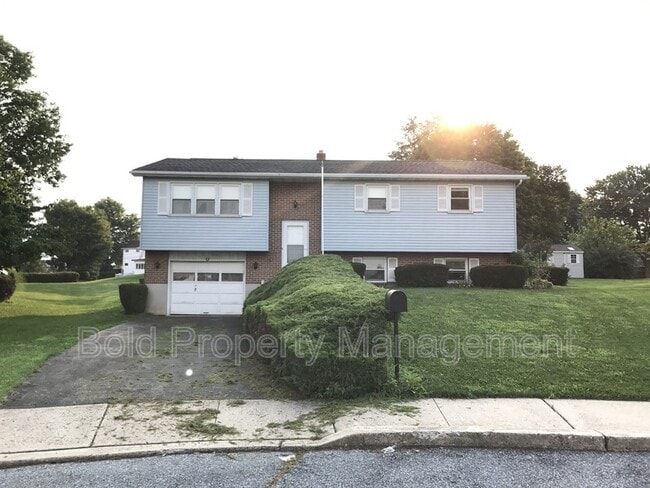 Building Photo - 422 Good Ave
