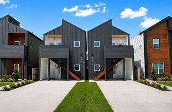Building Photo - 326 Clearwater St