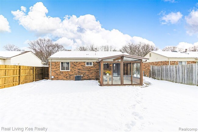 Building Photo - 4511 Briarwood Ave