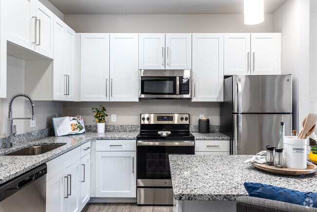 1BR, 1BA - 732SF - The Edison at Tiffany Springs