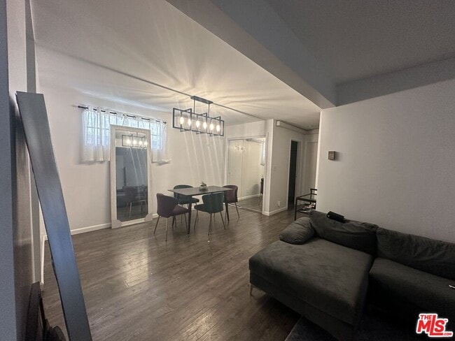 Foto del edificio - 13747 Vanowen St