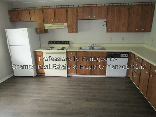 Building Photo - 204 Cantal Dr