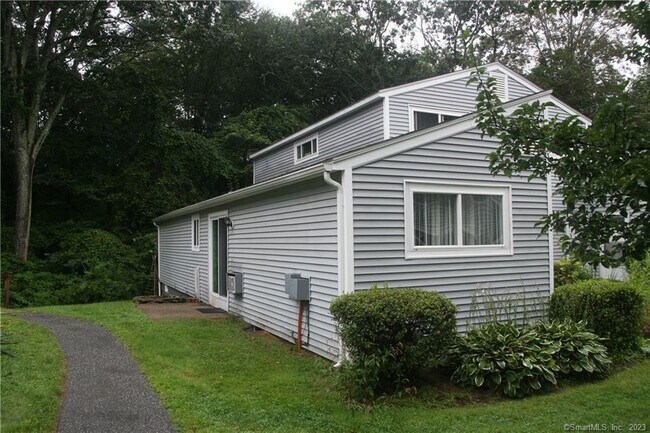 Building Photo - 9 -4 Kent Ct