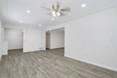 Building Photo - Single story corner home features 3 beds, 2 bathrooms