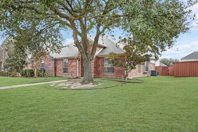 Building Photo - 5802 Edinburg Dr