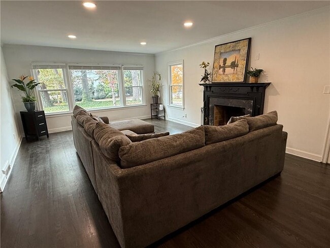 Foto del edificio - 1140 Goodwin Pl NE