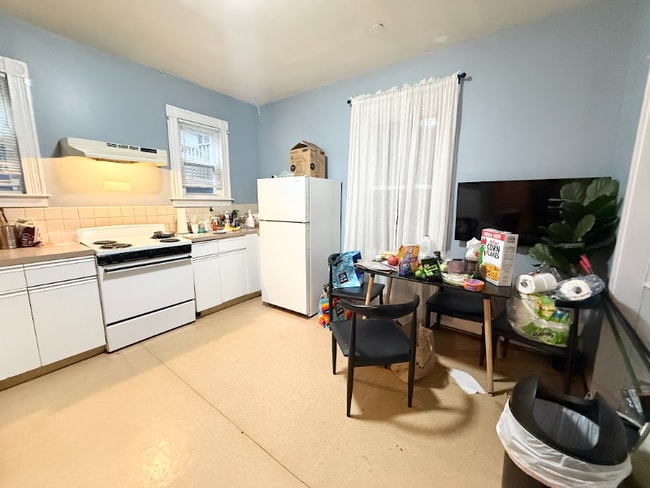 Photo - 101 1/2 Calumet St Apartment