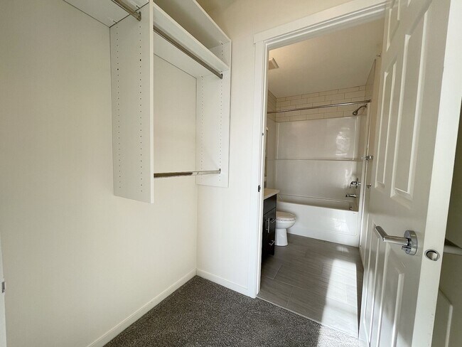 Building Photo - 151 Legacy Main St SE