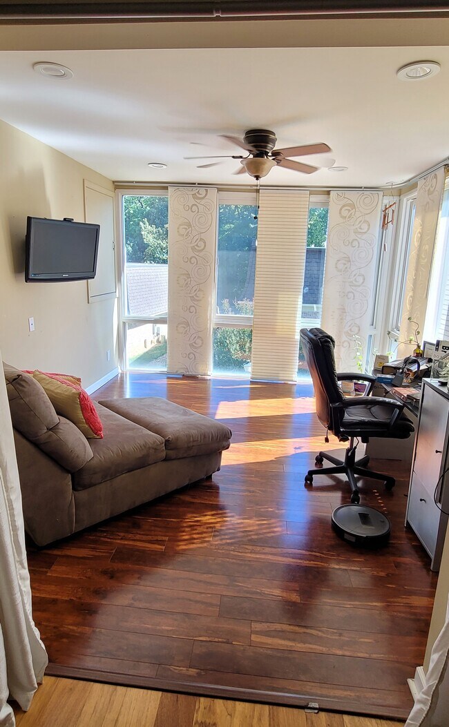 Sunroom - 1704 Roxborough Rd