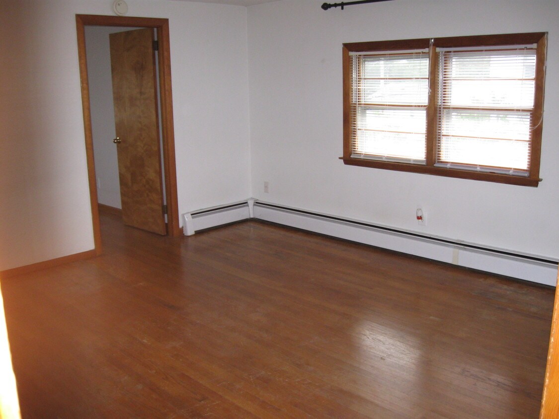 37 Moulthrop St, Ansonia, CT 06401 37 Moulthrop St Ansonia, CT