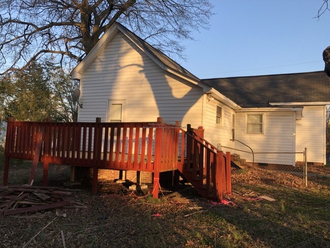 Building Photo - 1811 Maxton Ave