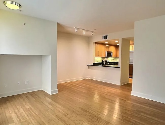 Building Photo - 1 E Julian St