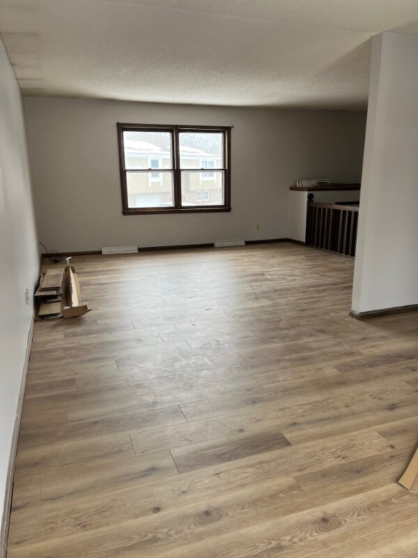 525 E Lacy St, Marshall, MO 65340 Townhome Rentals in Marshall MO