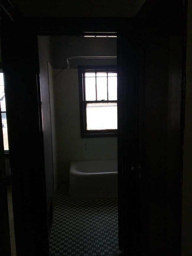 Foto del edificio - 516-518 Kenwood St