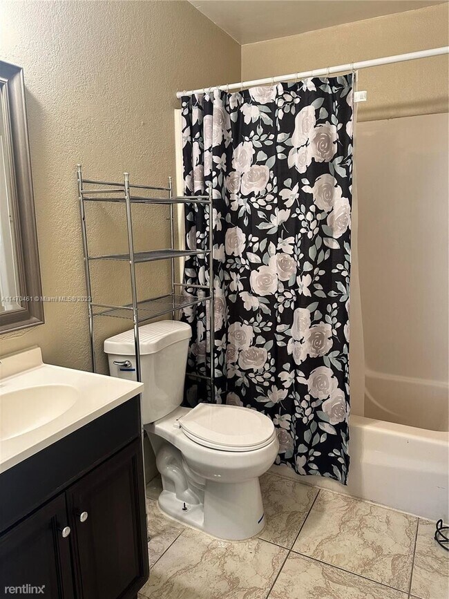 Foto del edificio - 2 br, 2 bath House - 401 NW 43rd St