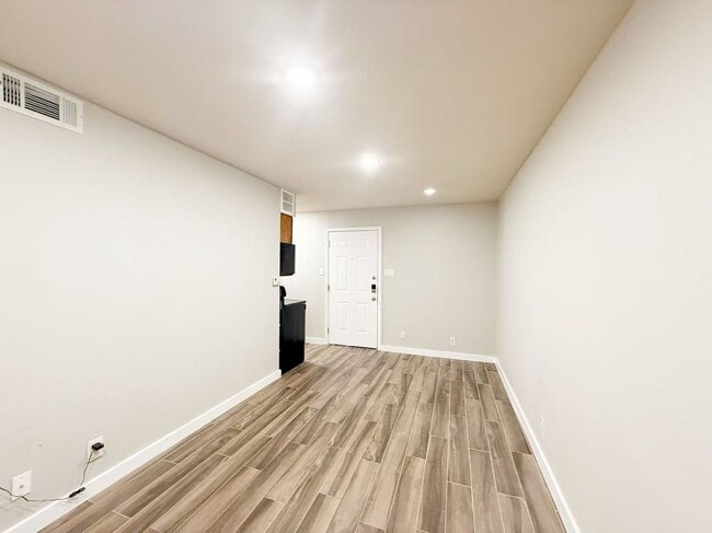 Building Photo - 2020 S Congress Ave