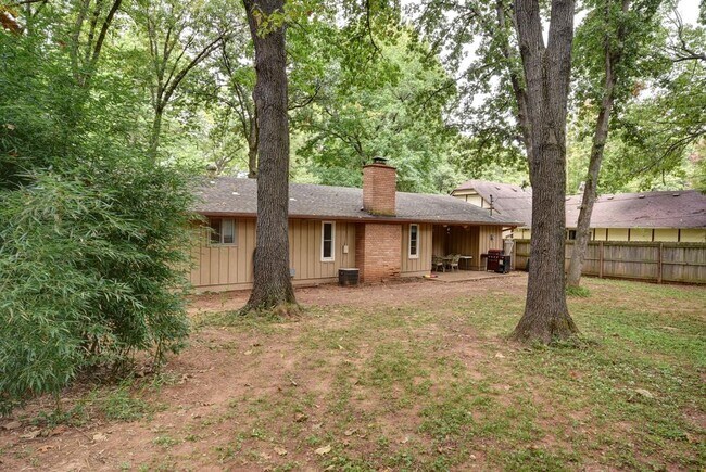 Foto del edificio - 834 S Devonshire Dr