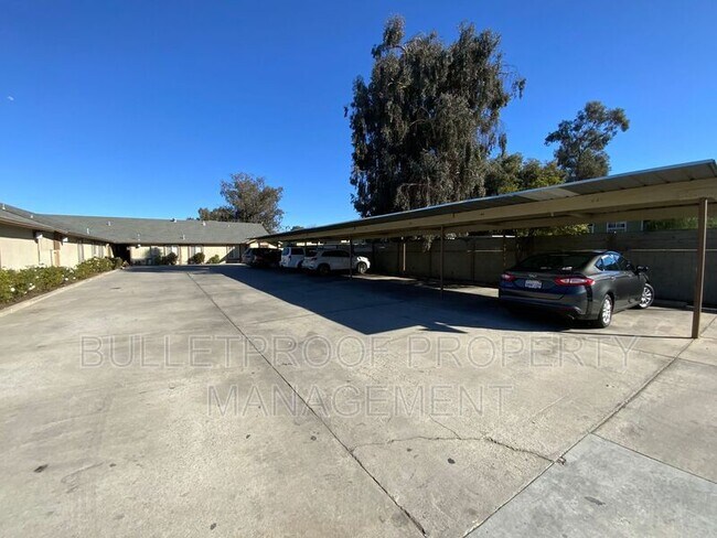 Foto del edificio - 3352 N Marks Ave
