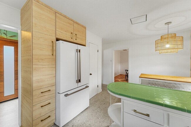 Foto del edificio - 2052 Addison Rd