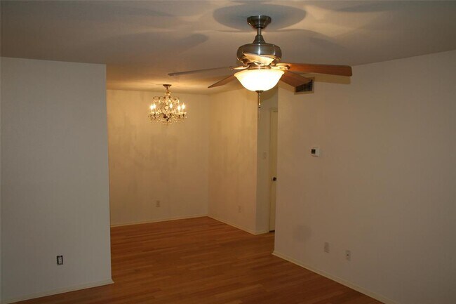 Foto del edificio - 8210 Bent Tree Rd