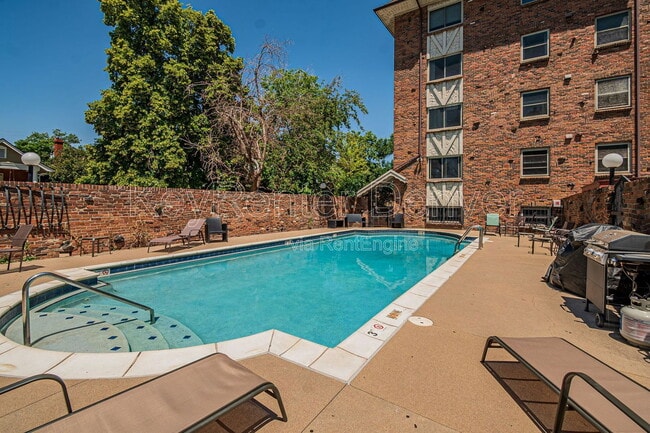 Foto del edificio - 1366 Garfield St