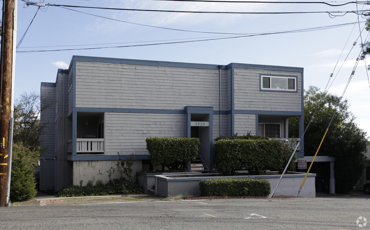 Primary Photo - 1510 Oakland Blvd