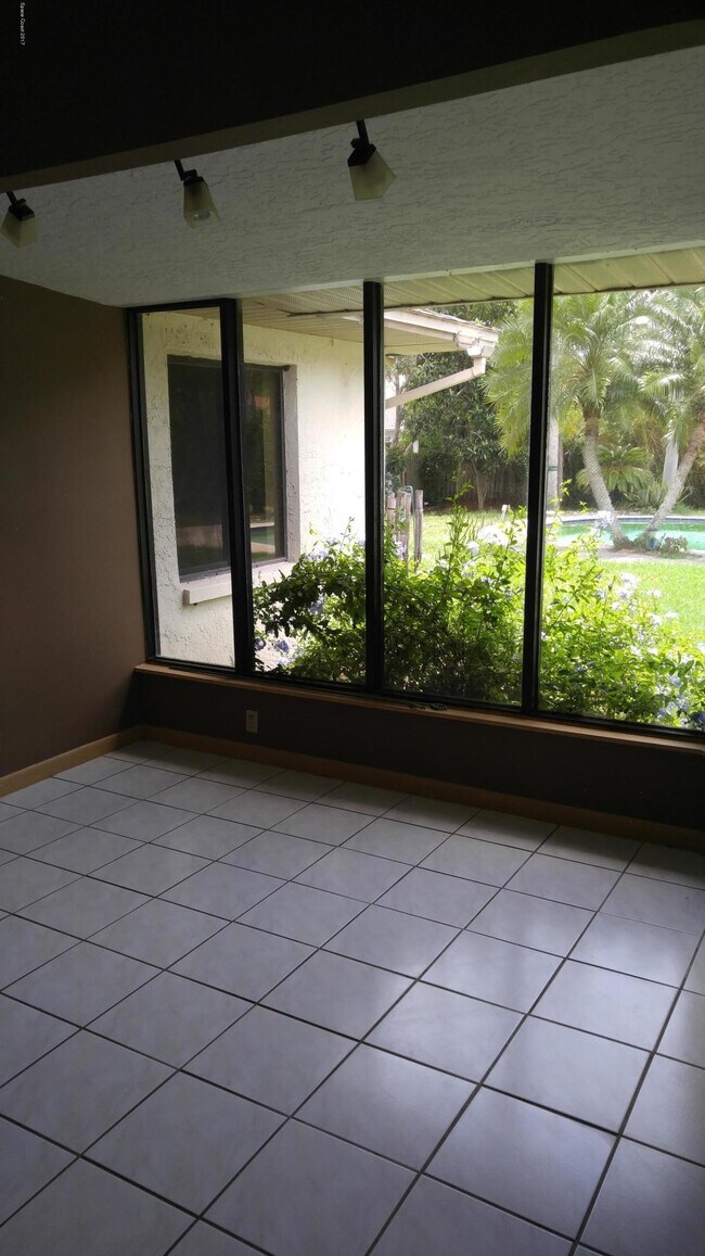 Building Photo - 2070 Mona Ct