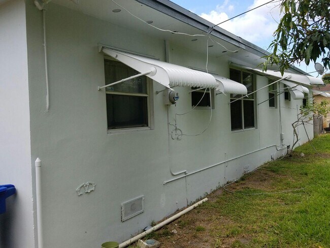Building Photo - 15130 NW 10th Ct