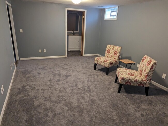 Building Photo - 71 Glenview Dr
