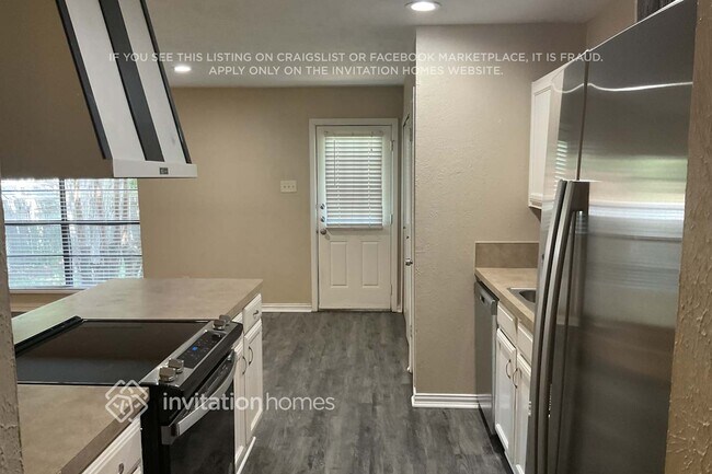 Foto del edificio - 7425 Tunbridge Dr