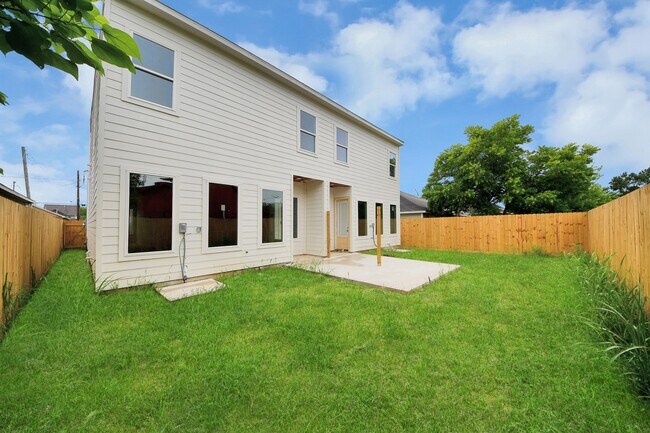 Foto del edificio - 8206 Colonial Ln
