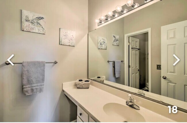 Foto del edificio - 654 River Oaks Dr