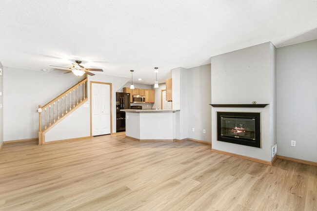 Building Photo - 150 S Prairie View Dr
