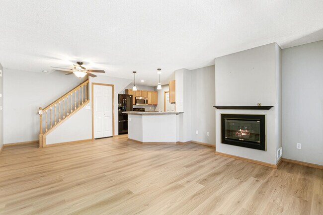 Primer piso - 150 S Prairie View Dr