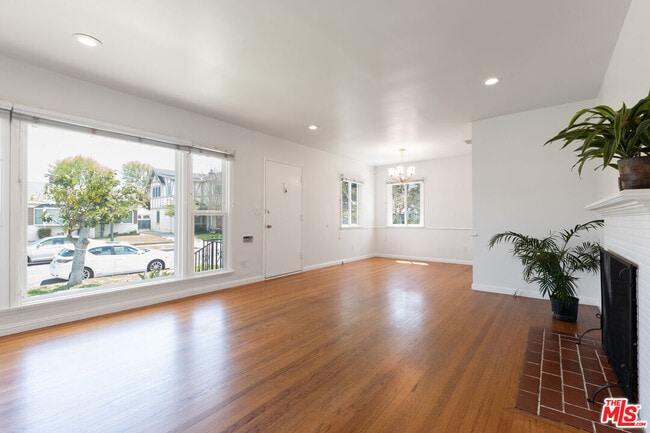 Foto del edificio - 7601 Dunfield Ave