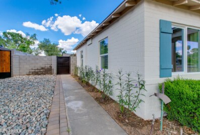 Foto del edificio - 3242 E Roma Ave