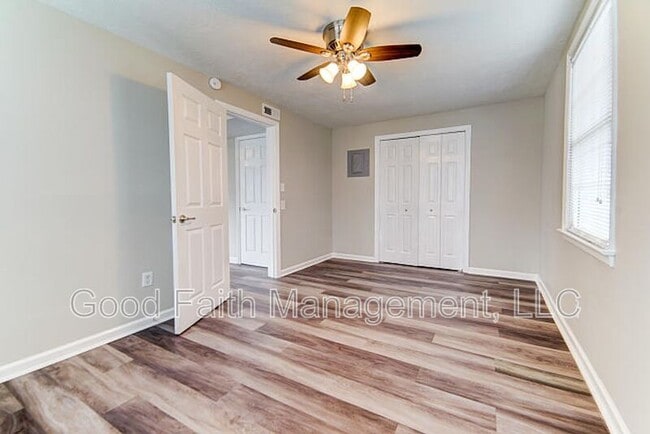 Building Photo - 1007 Hogan St