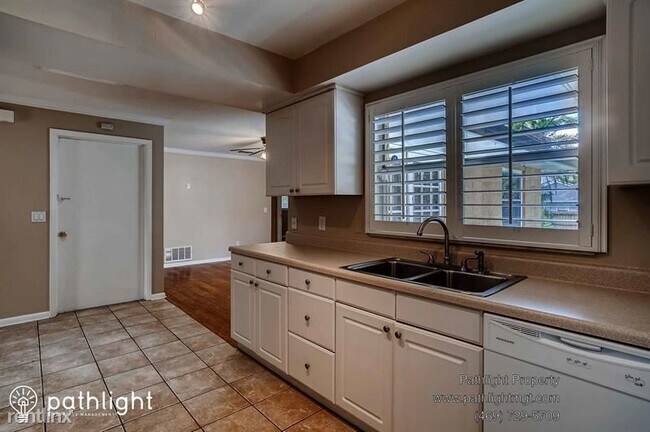 Foto del edificio - 3 br, 2 bath House - 549 Queens Mirror Cir...
