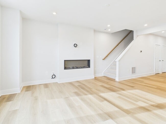 Building Photo - 9678 Turning Point Dr