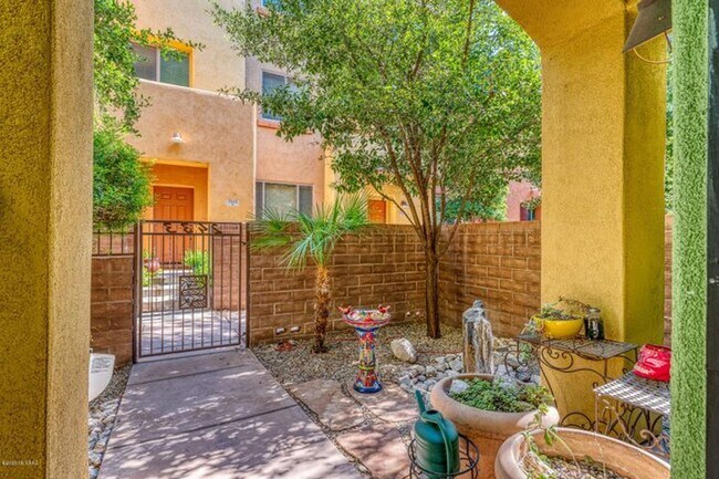 Foto del edificio - Fantastic home located in A Gated Communit...