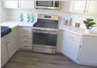 Building Photo - 5155 W Tropicana Ave