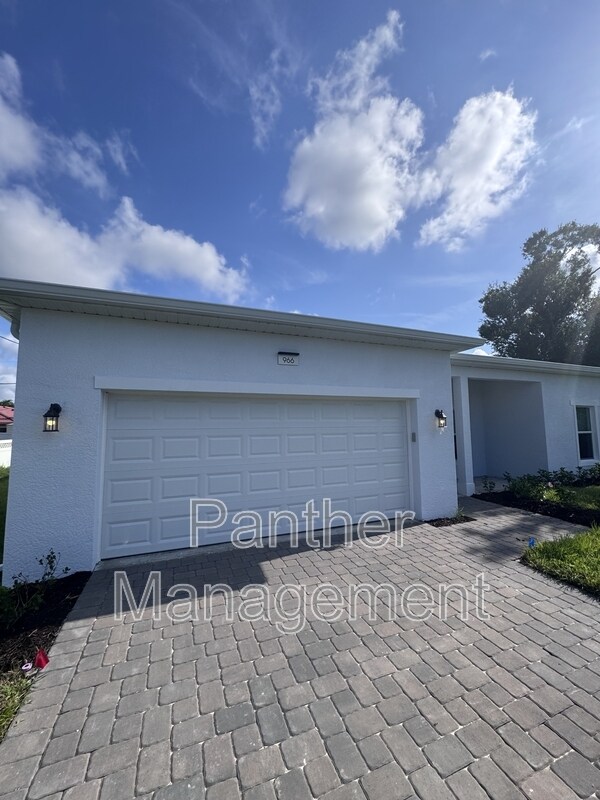 Foto principal - 966 Hood Ave NW