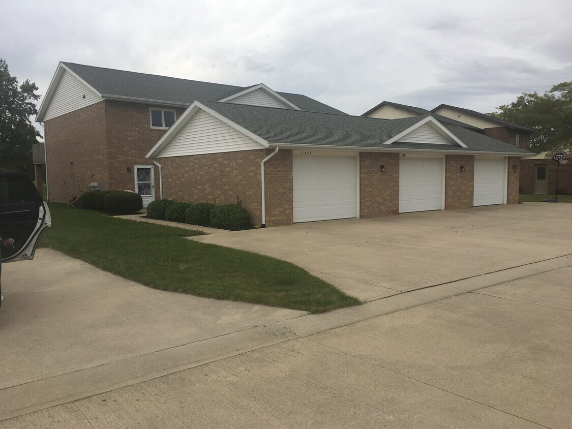 Primary Photo - 17466 Fairway Dr