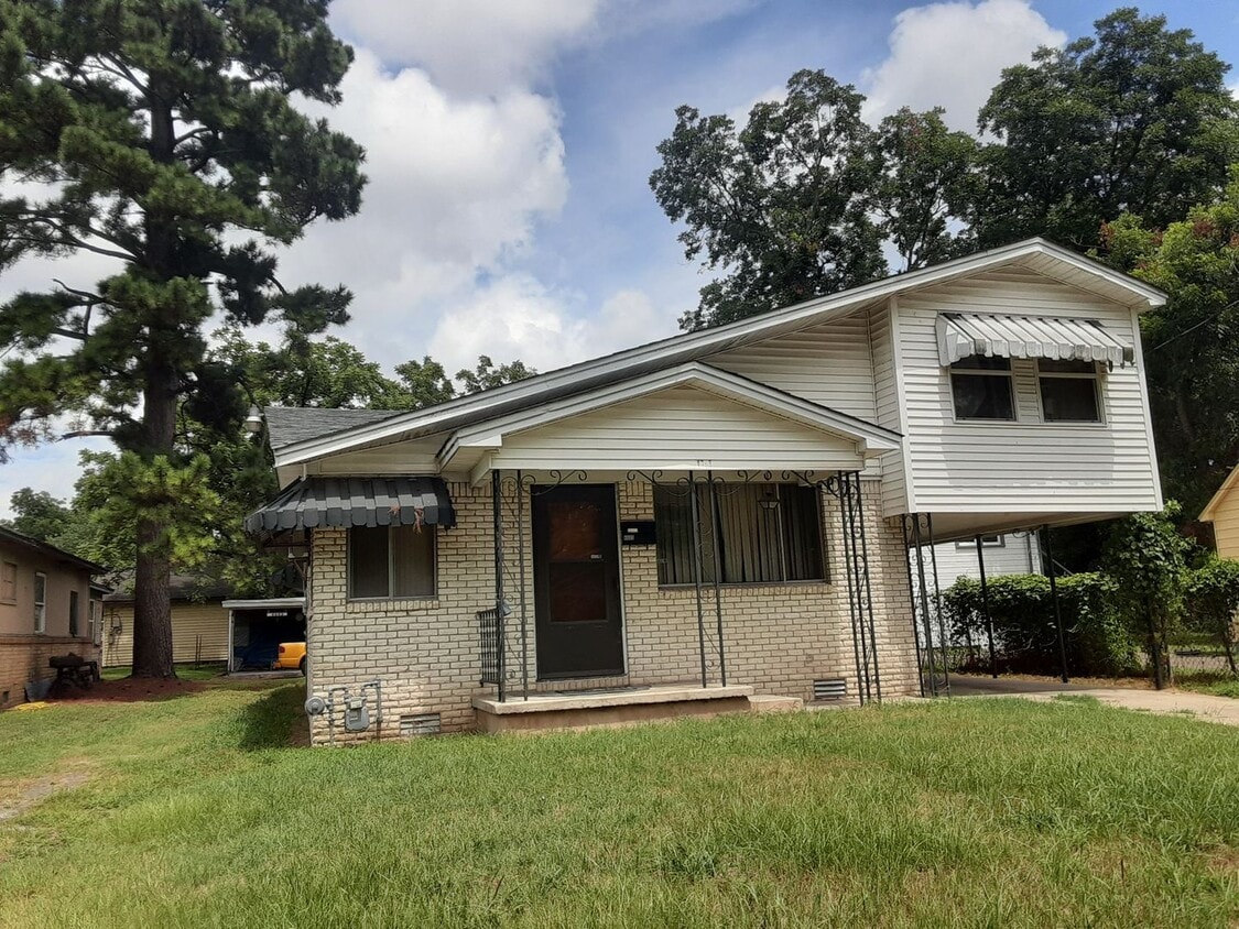 Primary Photo - 4 Bedroom and 3 Bathroom home NLR