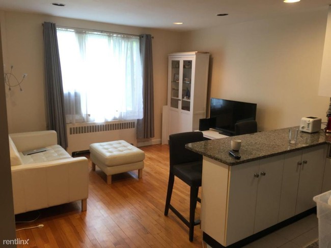 Building Photo - 1 br, 1 bath  - 150 Beaconsfield Rd