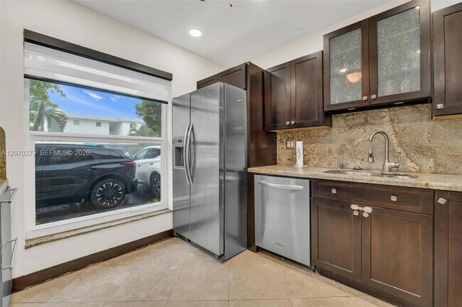 Foto del edificio - 3690 NE 167th St